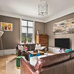 Vila New Listing! Unique In *